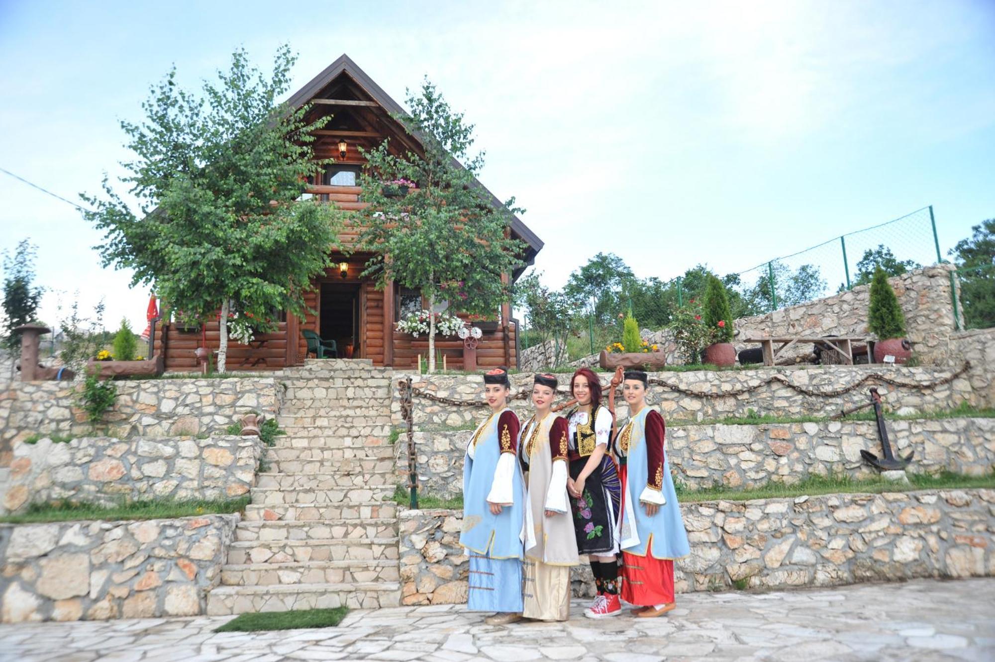 Holiday Home Zoric Nikšić Buitenkant foto